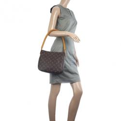 مملوكة مسبقًا Louis Vuitton Monogram Looping MM