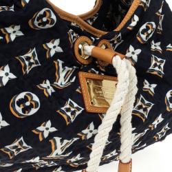 مملوكة مسبقًا Louis Vuitton Limited Edition Navy Blue Nylon Bulles MM Bag 