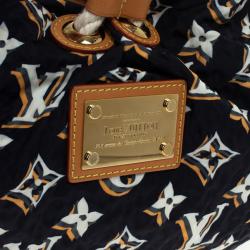 مملوكة مسبقًا Louis Vuitton Limited Edition Navy Blue Nylon Bulles MM Bag 