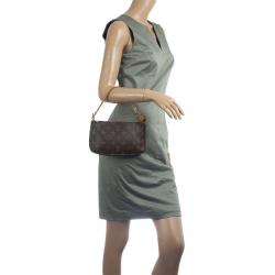 مملوكة مسبقًا  Louis Vuitton Monogram Canvas Pochette Accessoires  