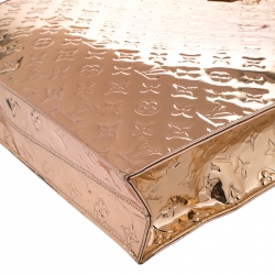 مملوكة مسبقًا Louis Vuitton Gold Limited Edition Monogram Miroir Sac Plat Tote