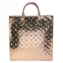 مملوكة مسبقًا Louis Vuitton Gold Limited Edition Monogram Miroir Sac Plat Tote