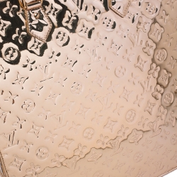 مملوكة مسبقًا Louis Vuitton Gold Limited Edition Monogram Miroir Sac Plat Tote