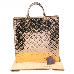 مملوكة مسبقًا Louis Vuitton Gold Limited Edition Monogram Miroir Sac Plat Tote