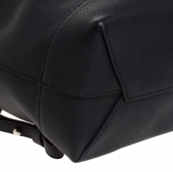 مملوكة مسبقًا حقيبة ظهر لوي فيتون Lock Me جلد سوداء