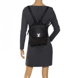 مملوكة مسبقًا حقيبة ظهر لوي فيتون Lock Me جلد سوداء