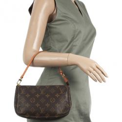 مملوكة مسبقًا Louis Vuitton Monogram Pochette Accessories Shoulder Bag