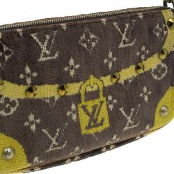 مملوكة مسبقًا Louis Vuitton Brown Monogram Limited Edition Velvet Trompe L'oeil Pochette