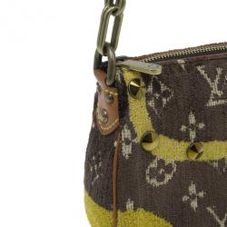 مملوكة مسبقًا Louis Vuitton Brown Monogram Limited Edition Velvet Trompe L'oeil Pochette