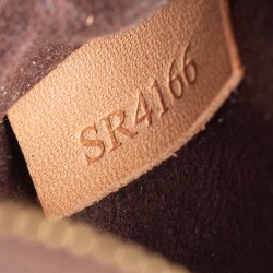 مملوكة مسبقًا Louis Vuitton Monogram Canvas Pochette Metis Bag