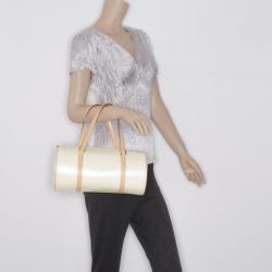 مملوكة مسبقًا Louis Vuitton Cream Vernis Monogram Bedford Satchel