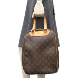 مملوكة مسبقًا Louis Vuitton Monogram Excursion Boston