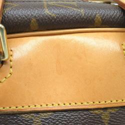 مملوكة مسبقًا Louis Vuitton Monogram Excursion Boston