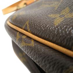 مملوكة مسبقًا Louis Vuitton Monogram Excursion Boston