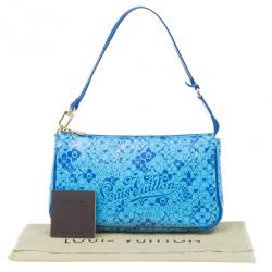 مملوكة مسبقًا Louis Vuitton Blue Blossom Cosmic Pochette