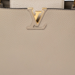 مملوكة مسبقًا حقيبة لوي فيتون كيبوسينز جلد وفرو استراخان ديون رمادي فاتح BB