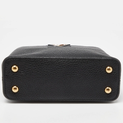 مملوكة مسبقًا Louis Vuitton Black Leather and Python Capucines Mini Bag