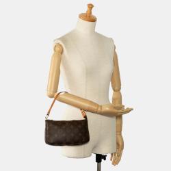 مملوكة مسبقًا Louis Vuitton Brown Monogram Pochette Accessoires Handbag