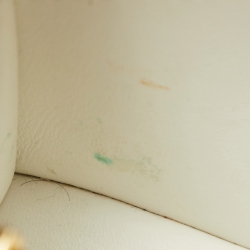 مملوكة مسبقًا Louis Vuitton White/Beige Taurillon Leather and Python Mini Capucines Bag