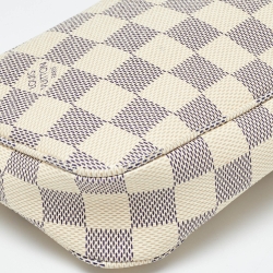 مملوكة مسبقًا Louis Vuitton White Damier Azur Canvas Pochette Accessoires Bag