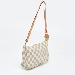 مملوكة مسبقًا Louis Vuitton White Damier Azur Canvas Pochette Accessoires Bag