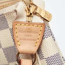 مملوكة مسبقًا Louis Vuitton White Damier Azur Canvas Pochette Accessoires Bag