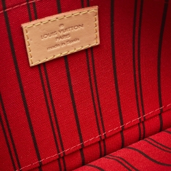 مملوكة مسبقًا Louis Vuitton Monogram Canvas Neverfull Clutch