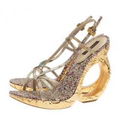 مملوكة مسبقًا Louis Vuitton Silver Satin Feerique Morganne Wedge Sandals Size 38.5