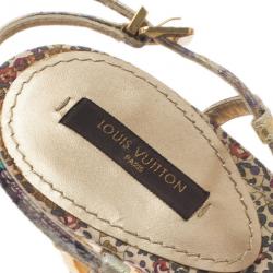 مملوكة مسبقًا Louis Vuitton Silver Satin Feerique Morganne Wedge Sandals Size 38.5