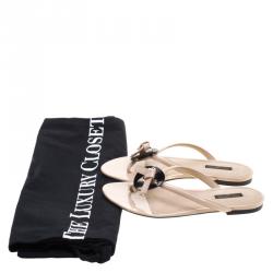مملوكة مسبقًا Louis Vuitton Beige Patent Leather Bow Flat Sandals Size 38