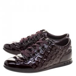 مملوكة مسبقًا حذاء رياضي لوي فيتون منخفض من أعلى جلد مونوغرامي لامع عنابي مقاس 36.5