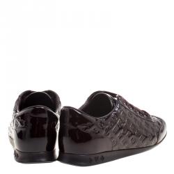 مملوكة مسبقًا حذاء رياضي لوي فيتون منخفض من أعلى جلد مونوغرامي لامع عنابي مقاس 36.5