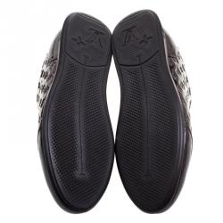 مملوكة مسبقًا حذاء رياضي لوي فيتون منخفض من أعلى جلد مونوغرامي لامع عنابي مقاس 36.5