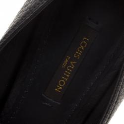 Pre Owned Louis Vuitton Black Pebbled Leather Pumps Size 37