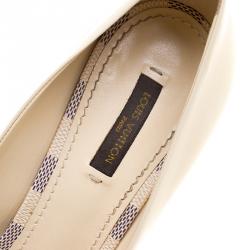 مملوكة مسبقًا Louis Vuitton Cream Patent Leather Damier Azur Damia Peep Toe Pumps Size 40