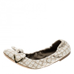 مملوكة مسبقًا Louis Vuitton Beige Fabric Amulet Scrunch Ballet Flats Size 36.5