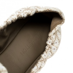 مملوكة مسبقًا Louis Vuitton Beige Fabric Amulet Scrunch Ballet Flats Size 36.5