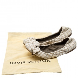 مملوكة مسبقًا Louis Vuitton Beige Fabric Amulet Scrunch Ballet Flats Size 36.5