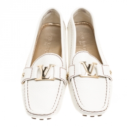 مملوكة مسبقًا Louis Vuitton Off White Leather Oxford Loafers Size 38.5