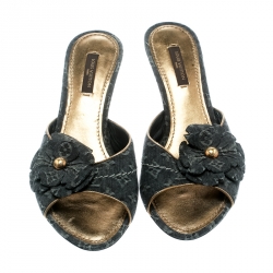 مملوكة مسبقًا حذاء سلايدز لوي فيتون مقدمة مفتوحة تفاصيل زهور دنيم مونوغرامي أسود مقاس 37