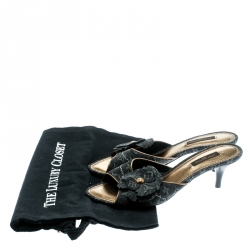 مملوكة مسبقًا حذاء سلايدز لوي فيتون مقدمة مفتوحة تفاصيل زهور دنيم مونوغرامي أسود مقاس 37