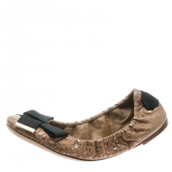 مملوكة مسبقًا Louis Vuitton Beige Foil Leather Sprouse Bow Detail Scrunch Ballet Flats Size 37.5