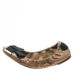 مملوكة مسبقًا Louis Vuitton Beige Foil Leather Sprouse Bow Detail Scrunch Ballet Flats Size 37.5