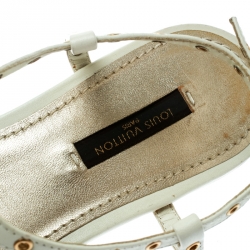 Pre Owned صندل بإصبع لوي فيتون فلات فلور جلد أبيض/ ذهبي ميتالك مقاس 37