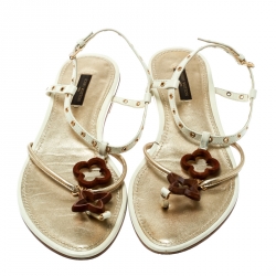 Pre Owned صندل بإصبع لوي فيتون فلات فلور جلد أبيض/ ذهبي ميتالك مقاس 37