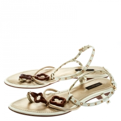 Pre Owned صندل بإصبع لوي فيتون فلات فلور جلد أبيض/ ذهبي ميتالك مقاس 37