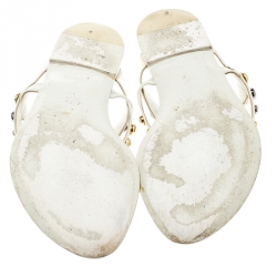 مملوكة مسبقًا Louis Vuitton White Patent Leather Studded Thong Sandals Size 36.5