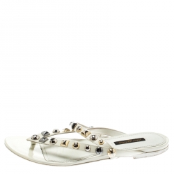 مملوكة مسبقًا Louis Vuitton White Patent Leather Studded Thong Sandals Size 36.5
