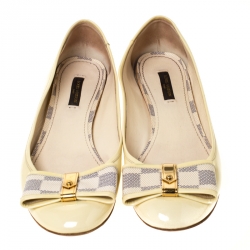مملوكة مسبقًا Louis Vuitton Cream Patent Leather Damier Azur Bow Ballet Flats Size 39.5