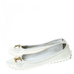 Pre Owned حذاء باليرينا فلات لوي فيتون جلد لامع أبيض مقاس 37.5